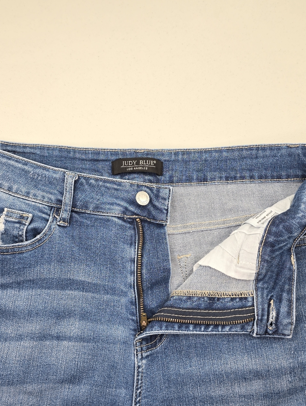 Judy Blue Mid-Rise Distressed Cropped Jeans Frayed Ridge Hem Size 16W - Picture 5 of 9